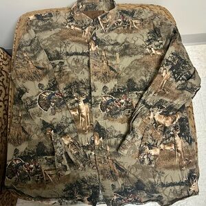 Men's Outdoor Wildlife Print Button Up